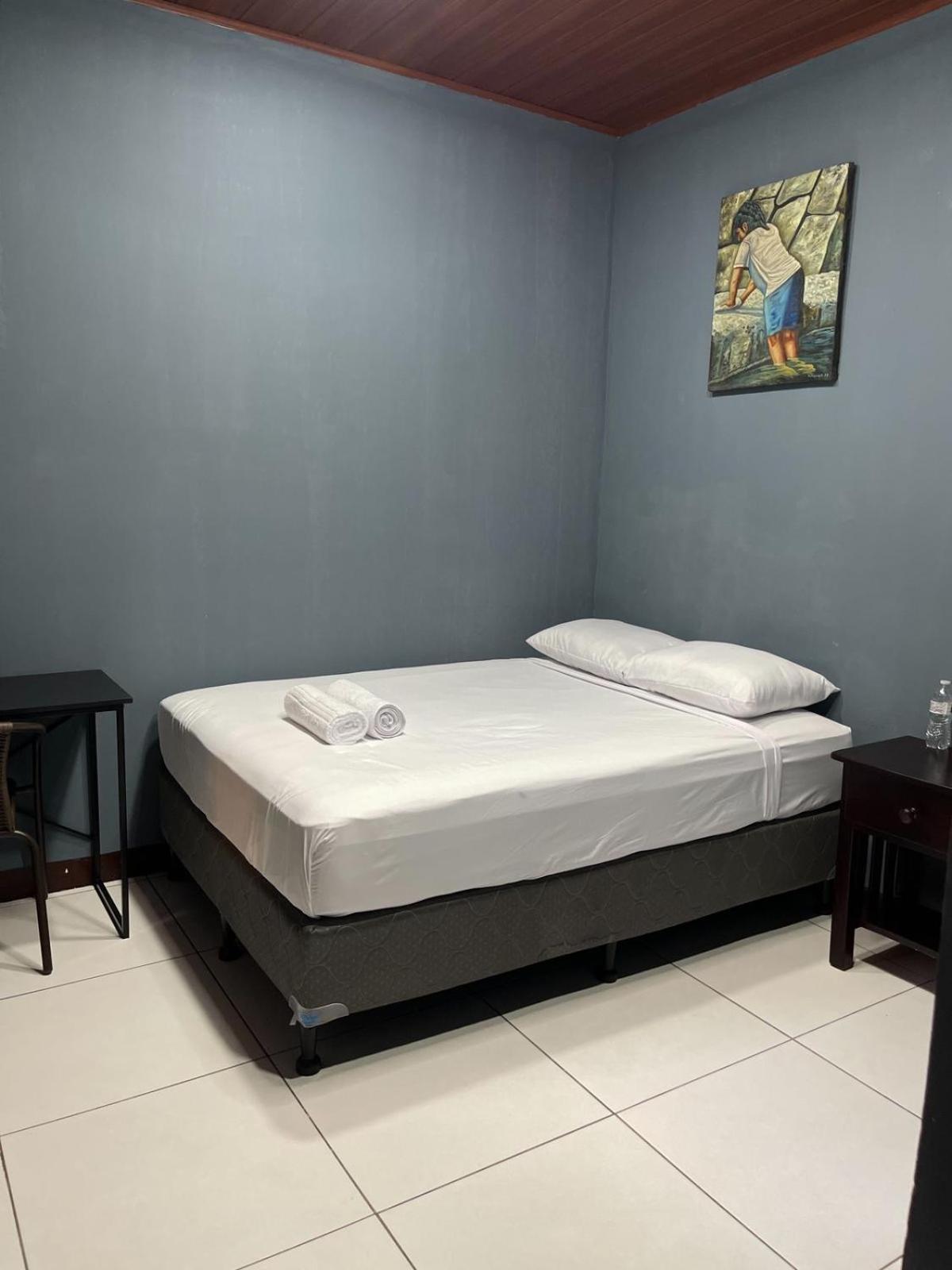 Madrono Hostel León エクステリア 写真