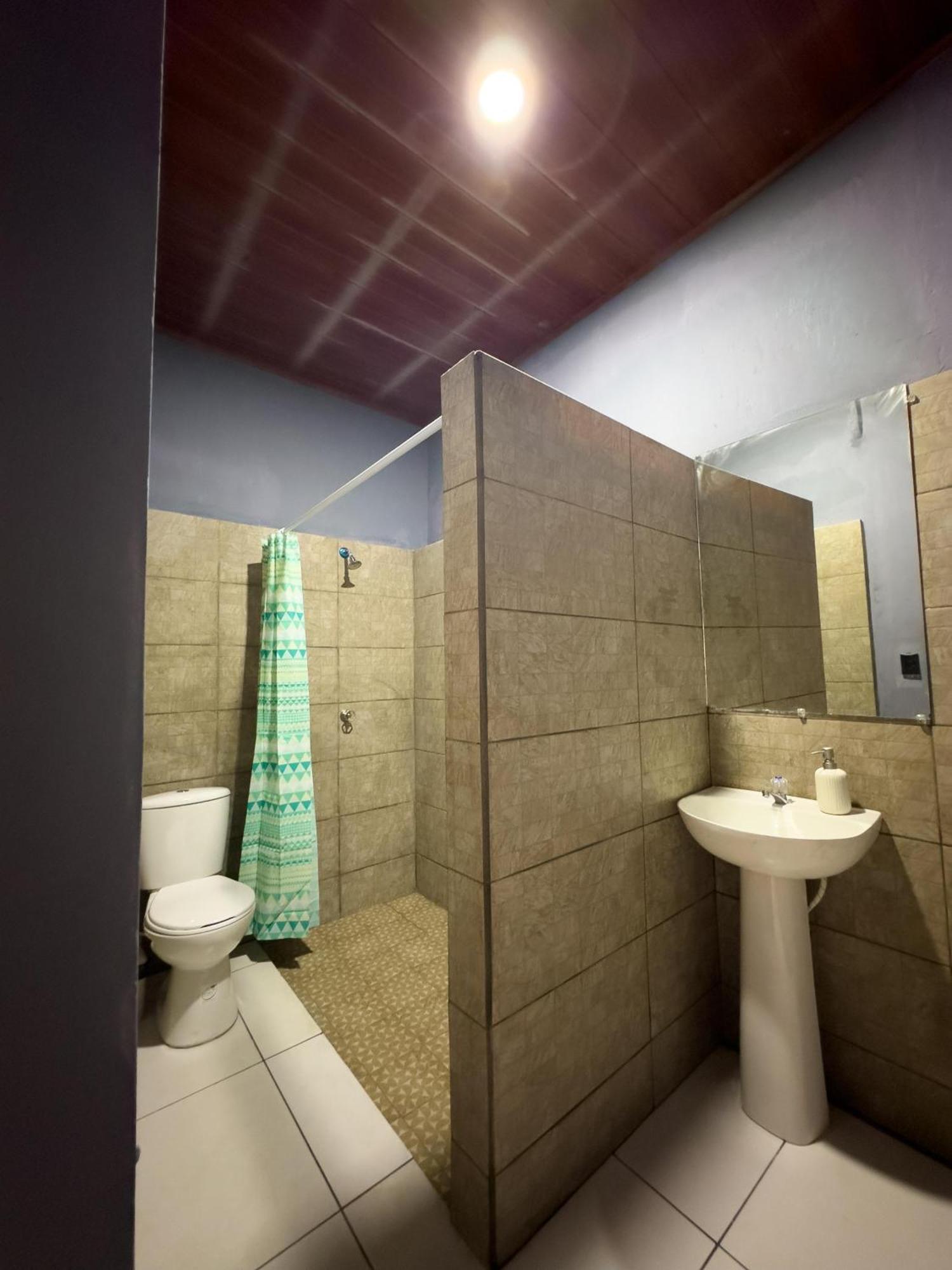 Madrono Hostel León エクステリア 写真