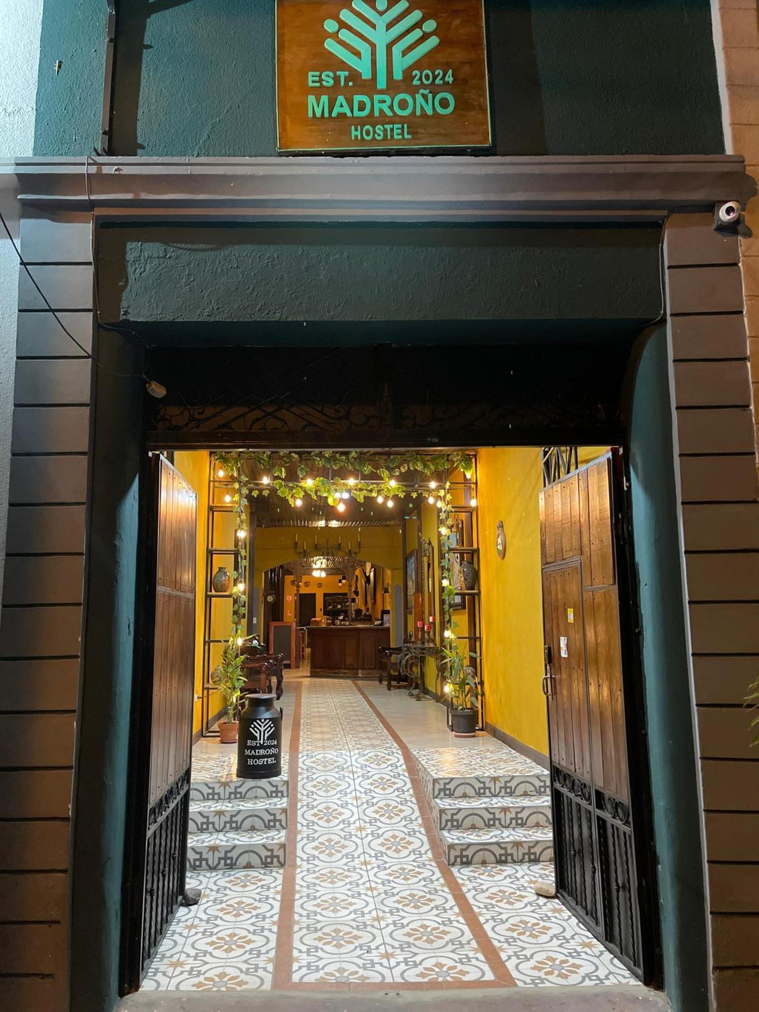 Madrono Hostel León エクステリア 写真