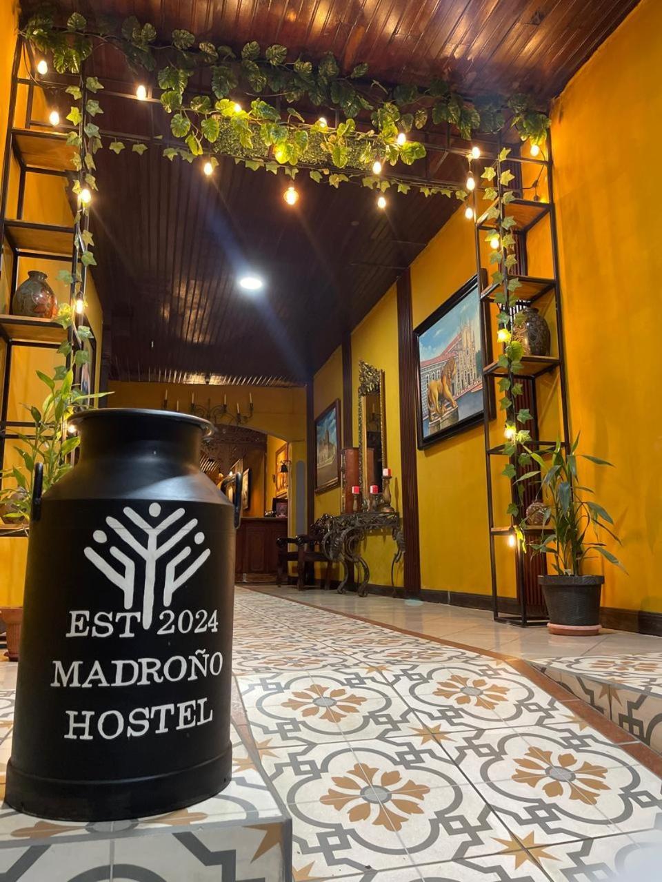 Madrono Hostel León エクステリア 写真