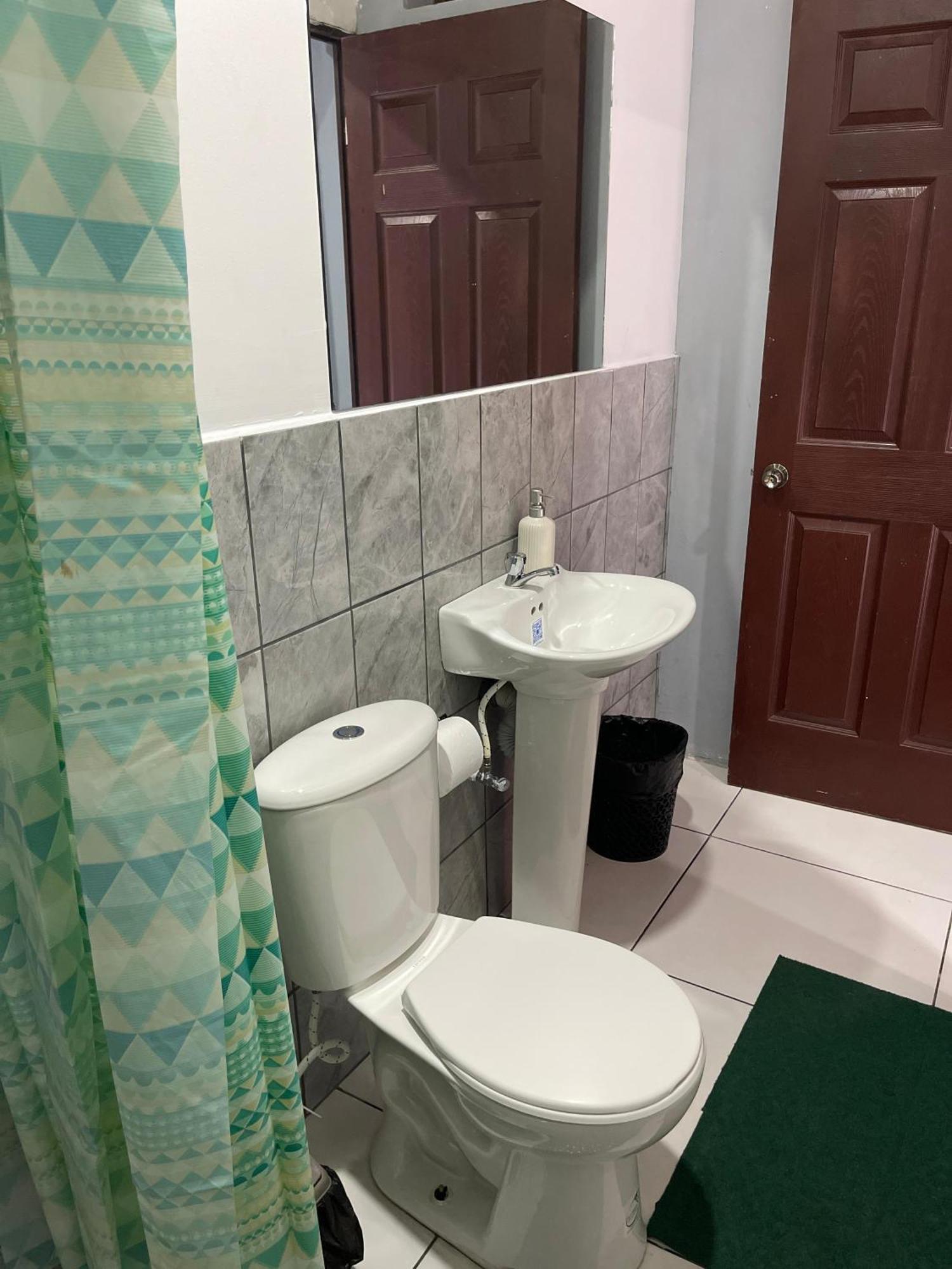 Madrono Hostel León エクステリア 写真