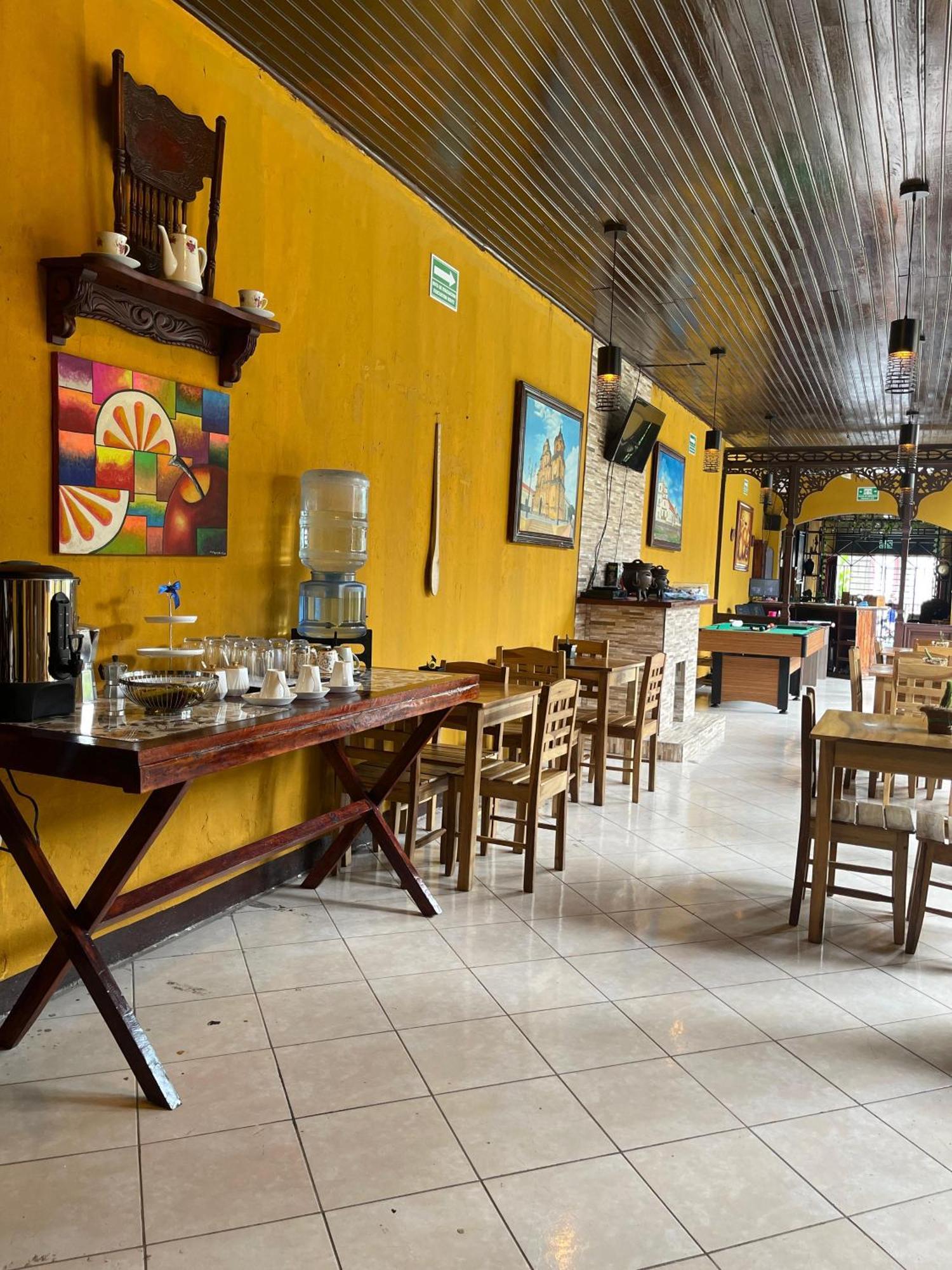 Madrono Hostel León エクステリア 写真