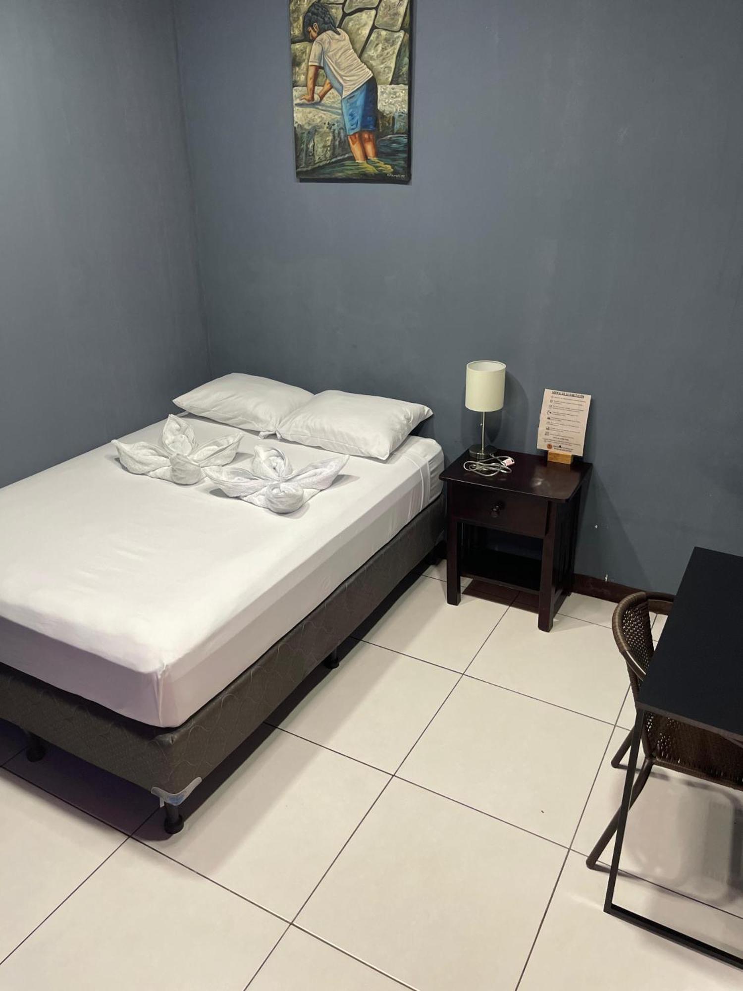 Madrono Hostel León エクステリア 写真